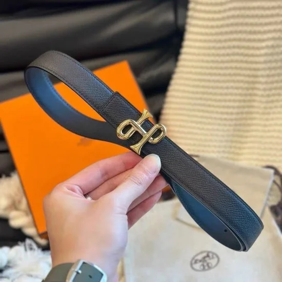 【シルエットが綺麗♪】HERMES★Cor Baroque ベルト バックルがコーデのポイントに】HERMES Cor Baroqueベルト